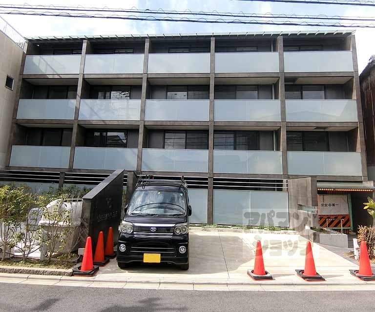 Main exterior of La Vita Nijo Gekko