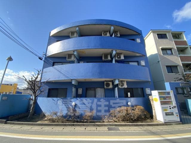 Main exterior of Dormi Mansion