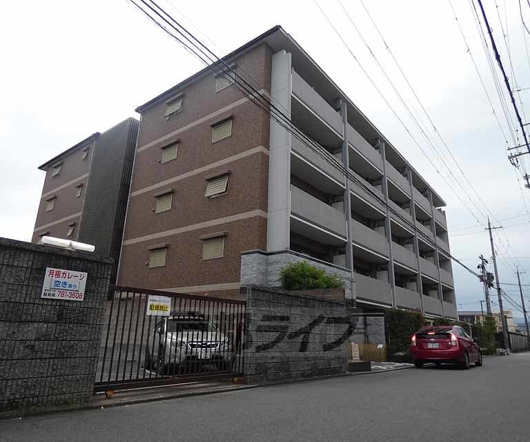 Main exterior of Presunce Kyodai Mae