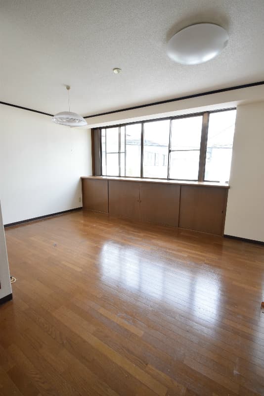 Preview interior of Y & Y