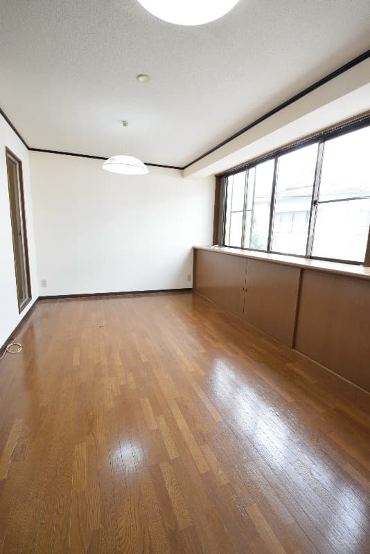 Preview interior of Y & Y