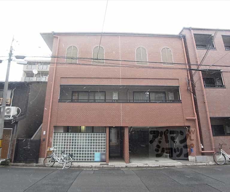 Main exterior of Latour Bokushin II Annex