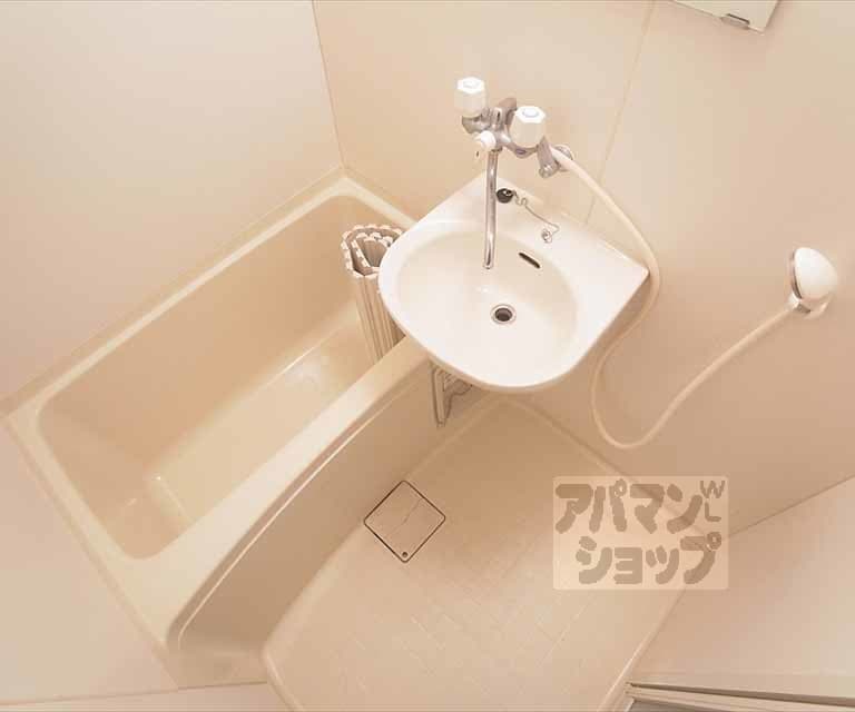 Preview interior of Latour Bokushin II Annex