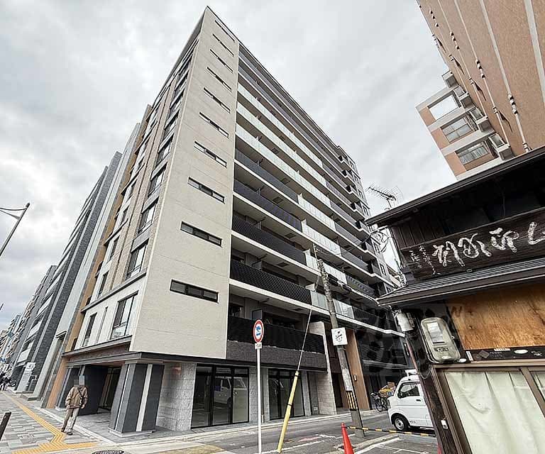 Main exterior of STANDZ Kawaramachi Gojo