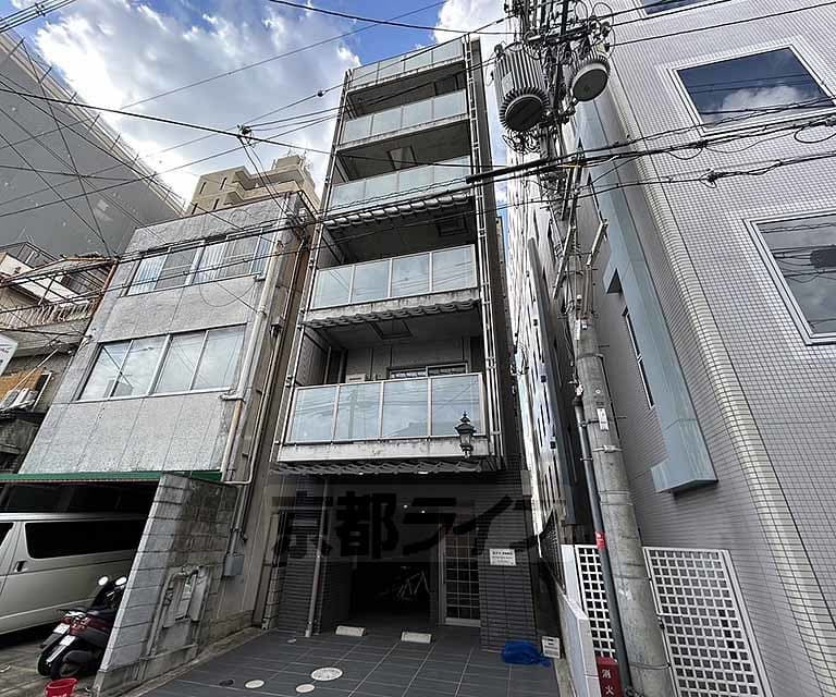 Main exterior of Rb Art Shijo Horikawa