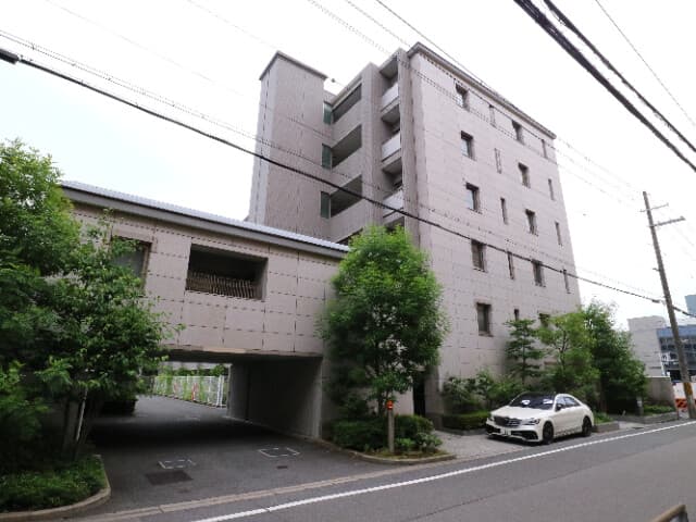 Main exterior of Pine Field Rakuishi