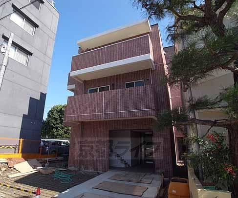Main exterior of Forest Court ✨Foreign nationals: OK