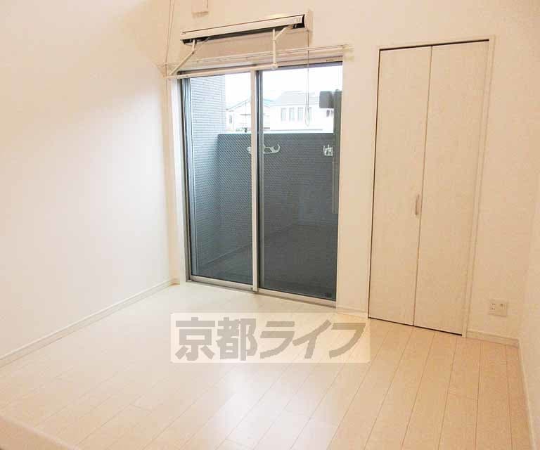 Preview interior of Ecru Nakashibacho