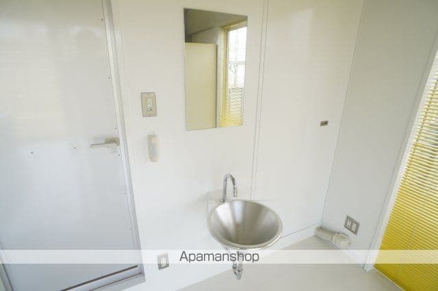 Room image 9