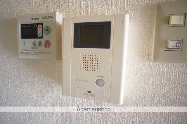 Room image 16