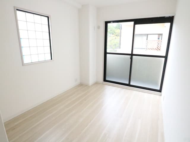 Room image 8