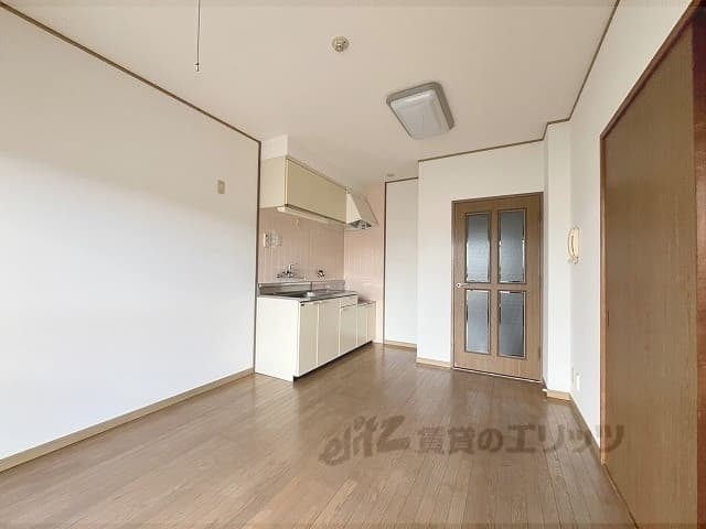 Preview interior of Shin'ei Building