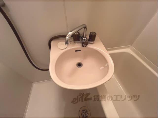 Room image 9