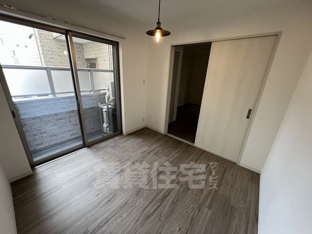 Room image 8