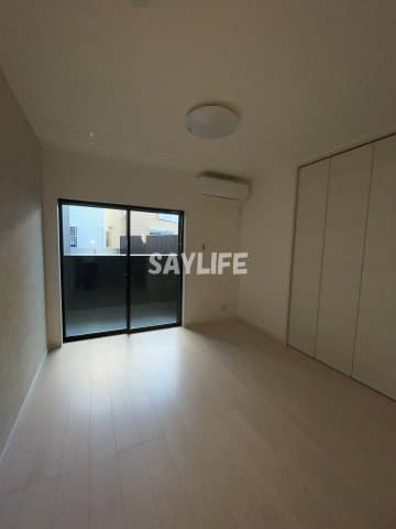 Room image 8