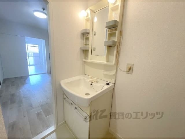 Room image 9