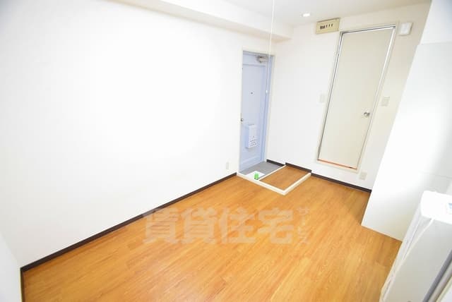 Room image 8