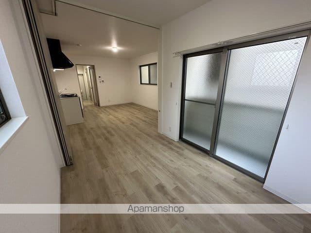 Room image 8