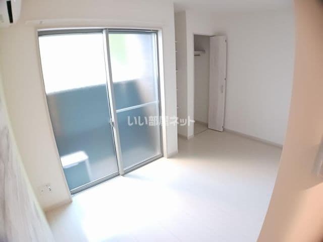 Room image 8