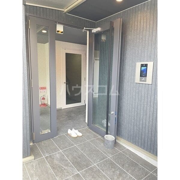 Room image 10