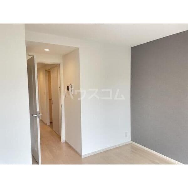 Room image 8