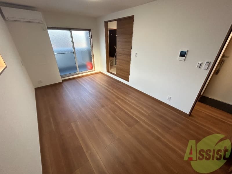 Room image 8
