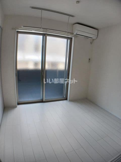 Room image 8