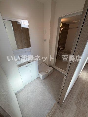 Room image 8