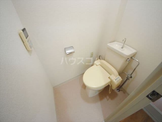 Room image 8