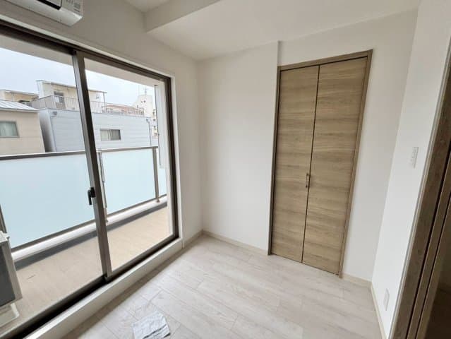 Room image 8