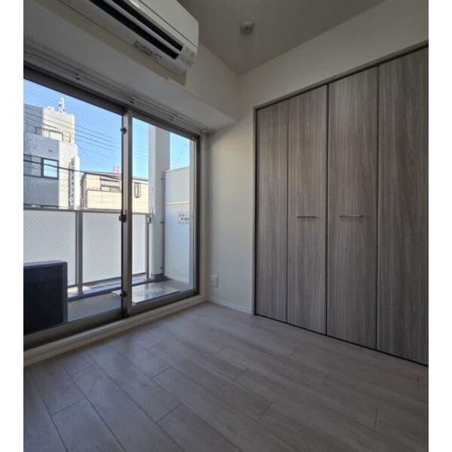 Room image 8