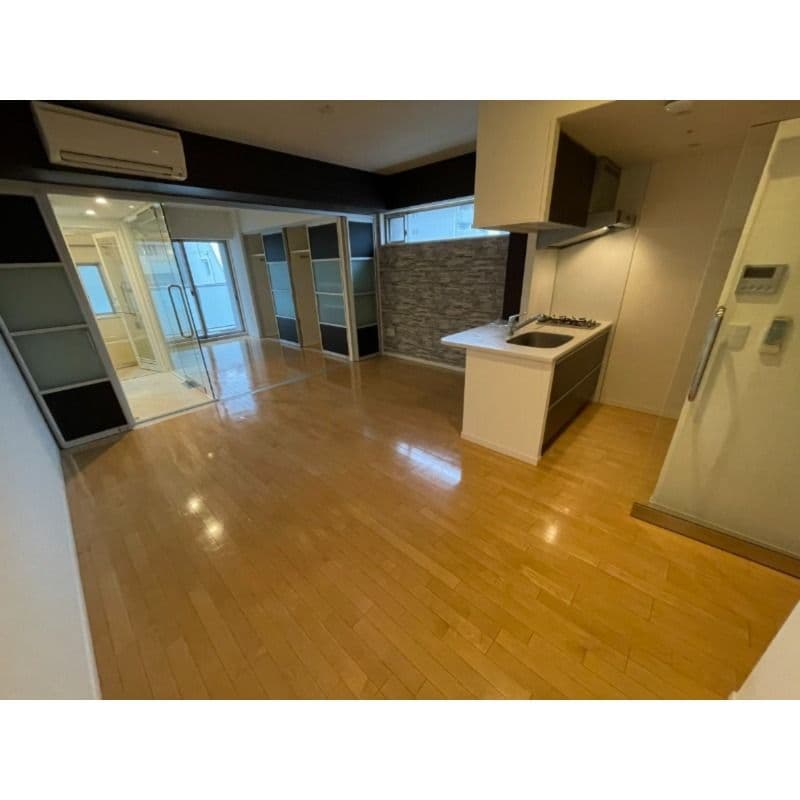 Room image 12