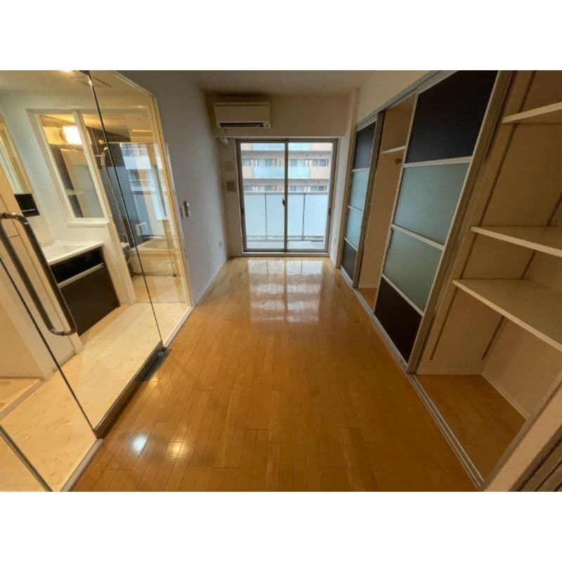 Room image 8