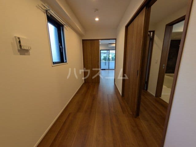 Room image 8