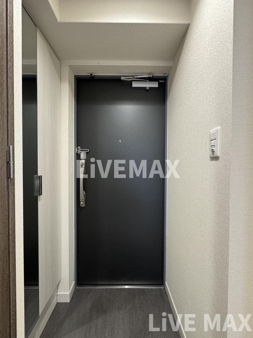 Room image 8