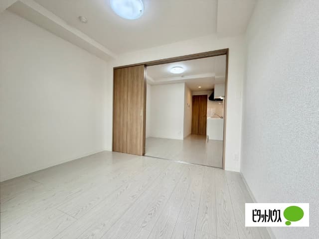 Room image 8