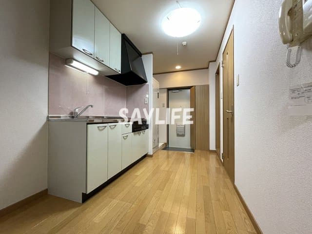 Room image 8
