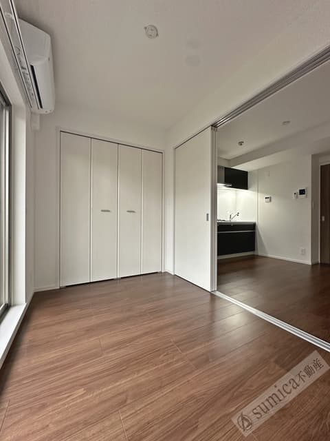 Room image 8