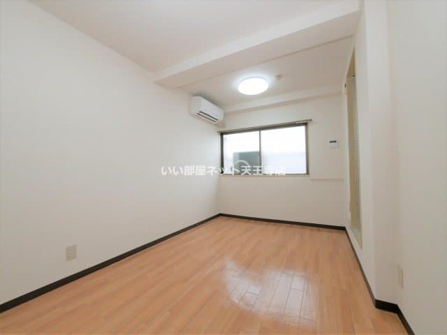 Room image 8