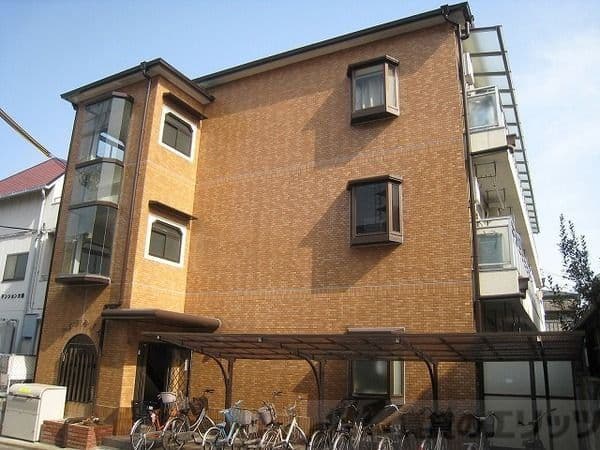 Main exterior of Silk Heim