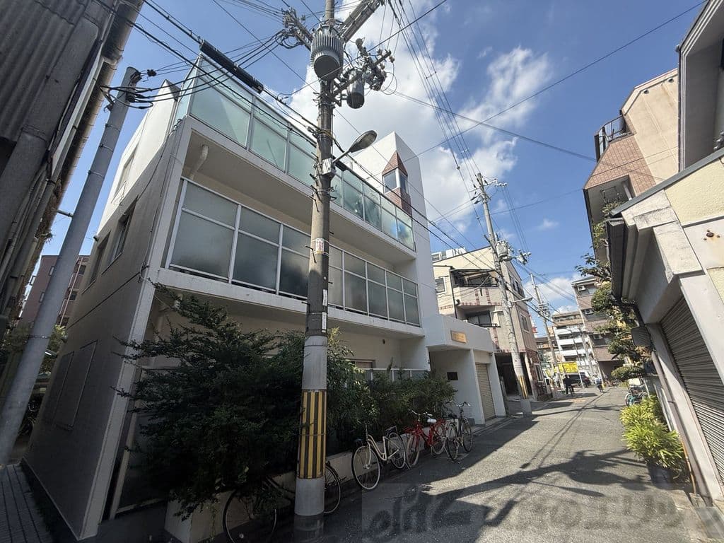 Main exterior of Realize Kamishinjo