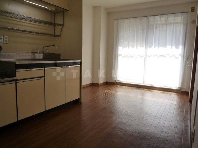 Room image 12