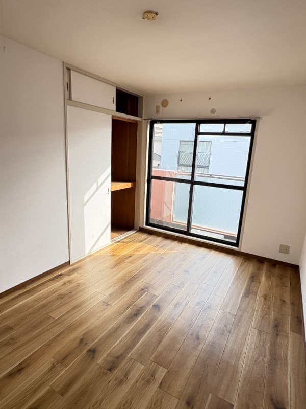 Room image 8