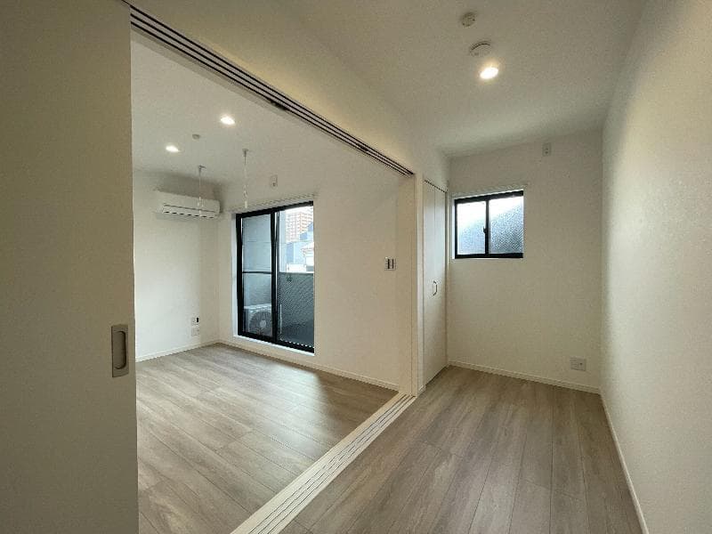 Room image 12