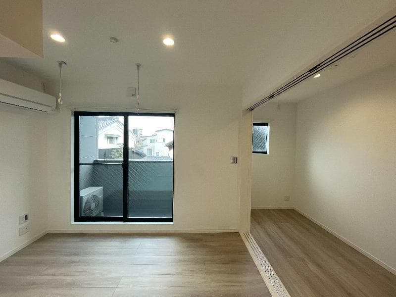 Room image 13