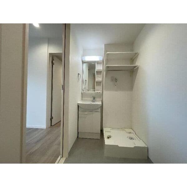 Room image 11