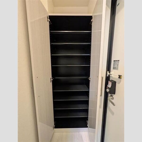 Room image 8