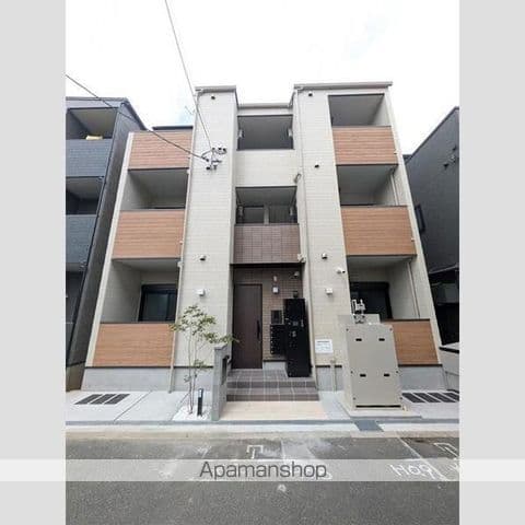 Main exterior of Refugia Court Hirano