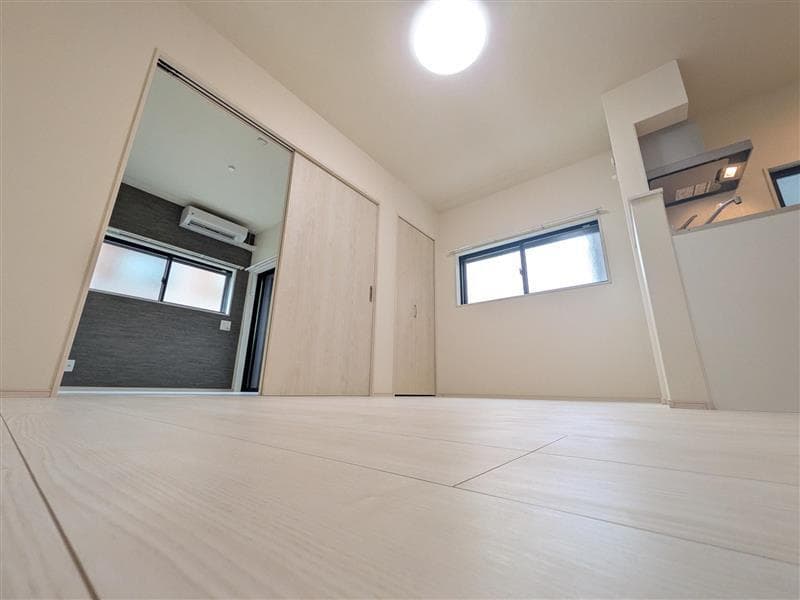 Room image 8