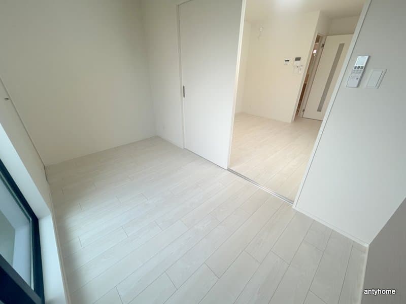Room image 8